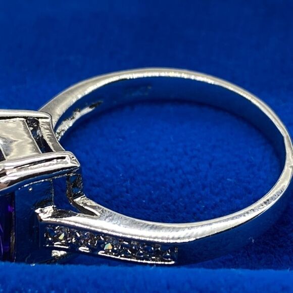 💛 10k White Gold Amethyst & CZ Ring - Picture 5 of 8
